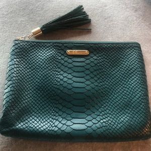 Gigi New York pouch